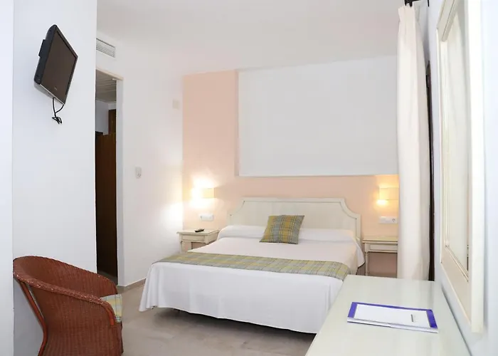 Hostal Doña Lola Marina